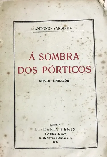 À sombra dos pórticos : novos ensaios