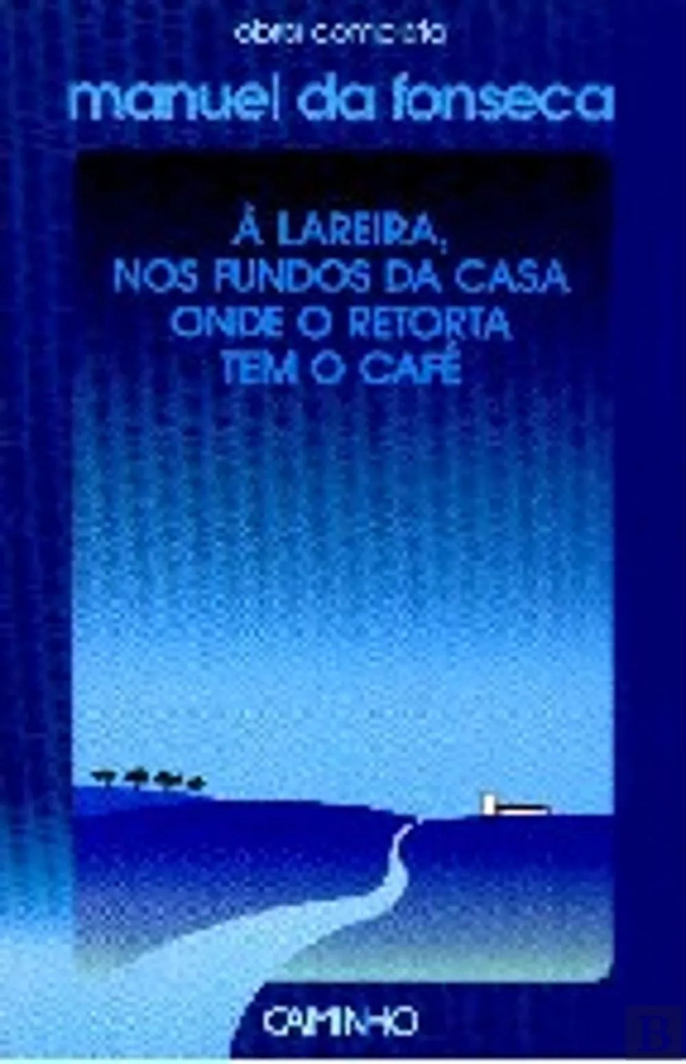 À lareira, nos fundos da casa onde o Retorta tem o café