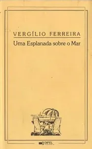 Uma esplanada sobre o mar