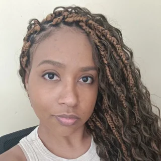 Cláudia Carneiro